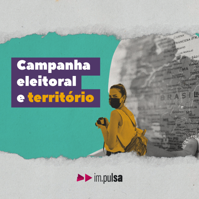 uma mulher no centro segurando uma máquina fotográfica e ao fundo o mapa do Brasil
