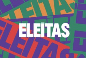 Eleitas escrito em branco no centro com várias vezes a palavra repetida em letras coloridas ao fundo